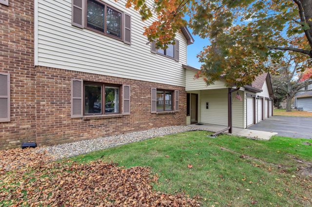 1923 Fox Ridge Drive B, West Saint Paul, MN 55118