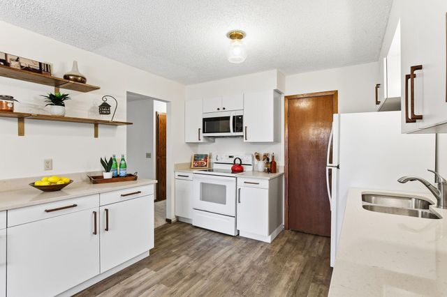 1923 Fox Ridge Drive B, West Saint Paul, MN 55118