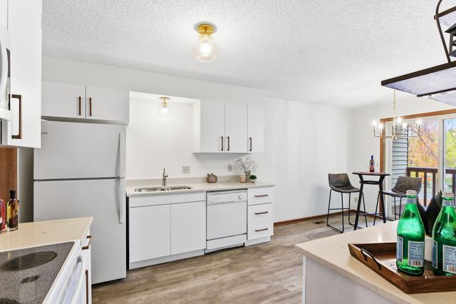 1923 Fox Ridge Drive B, West Saint Paul, MN 55118