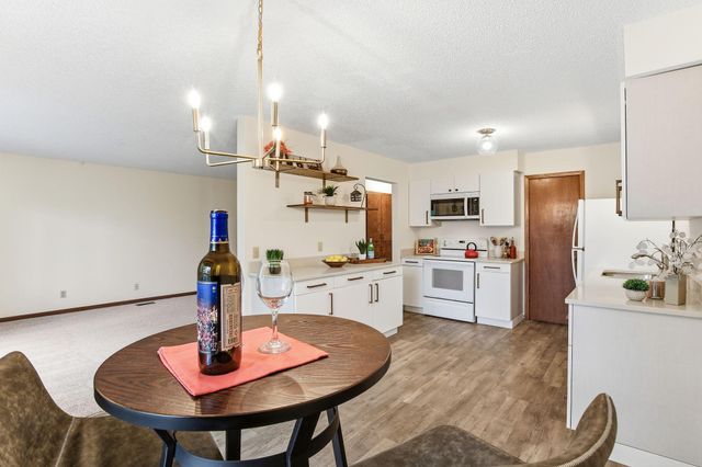 1923 Fox Ridge Drive B, West Saint Paul, MN 55118