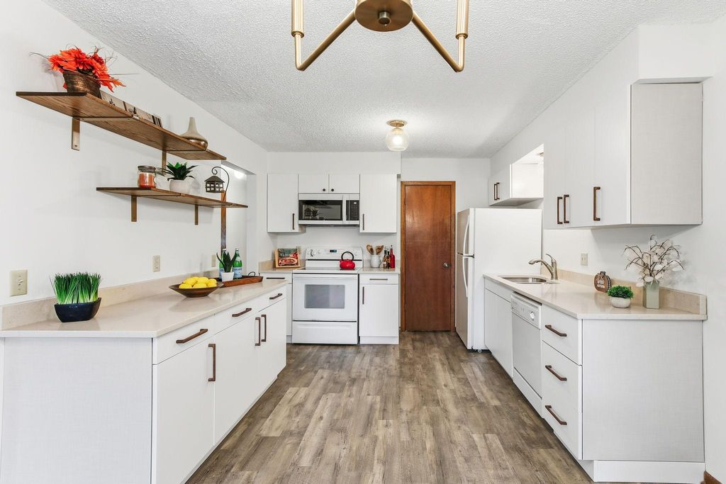 1923 Fox Ridge Drive B, West Saint Paul, MN 55118