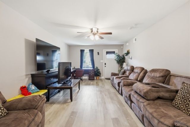 1173 Old Charlotte Trce, Clarksville, TN 37040