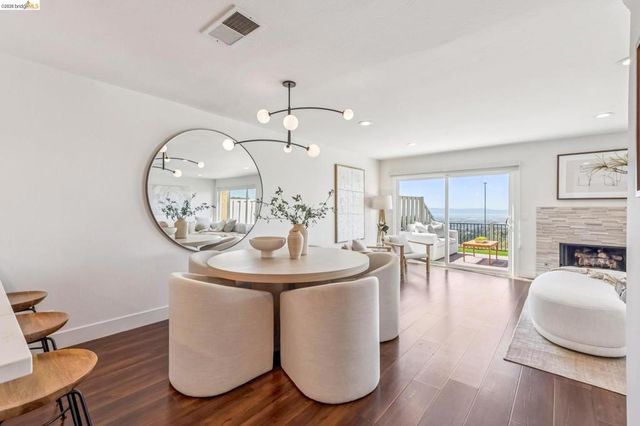 25 Graeagle, Oakland, CA 94605