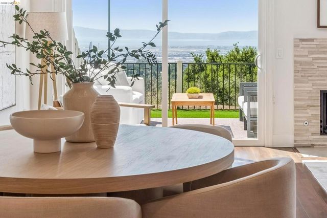 25 Graeagle, Oakland, CA 94605