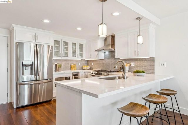 25 Graeagle, Oakland, CA 94605