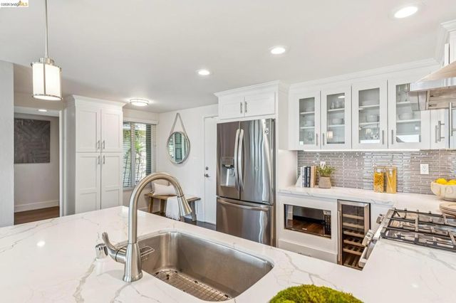 25 Graeagle, Oakland, CA 94605