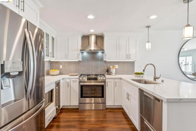 25 Graeagle, Oakland, CA 94605