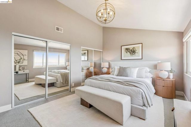 25 Graeagle, Oakland, CA 94605