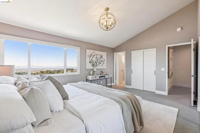 25 Graeagle, Oakland, CA 94605