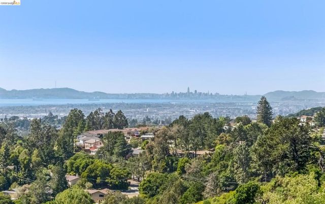 25 Graeagle, Oakland, CA 94605