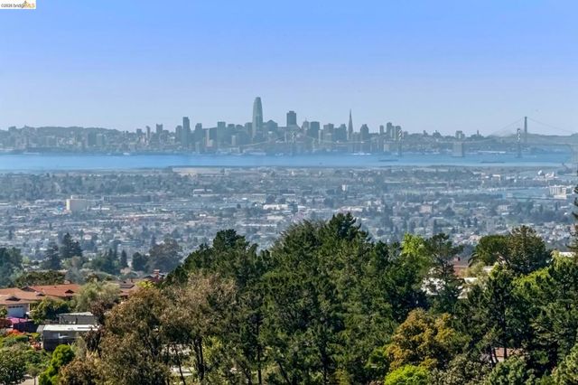 25 Graeagle, Oakland, CA 94605