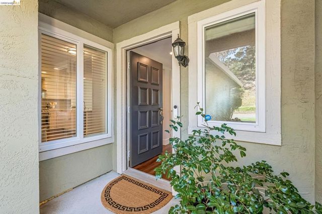 25 Graeagle, Oakland, CA 94605