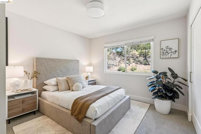 25 Graeagle, Oakland, CA 94605