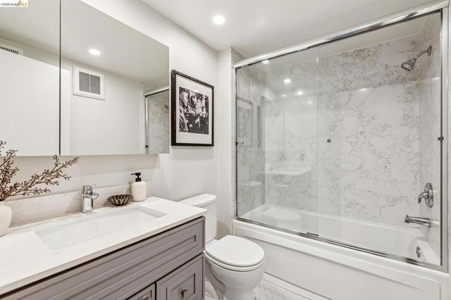 25 Graeagle, Oakland, CA 94605