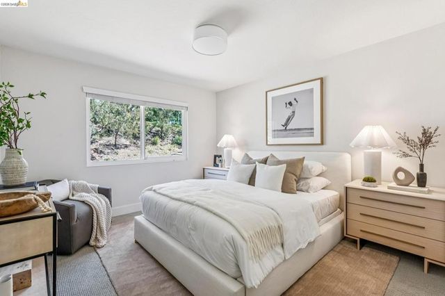 25 Graeagle, Oakland, CA 94605