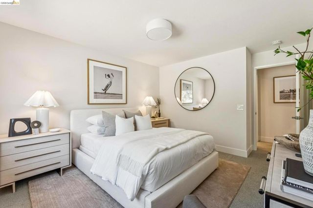 25 Graeagle, Oakland, CA 94605