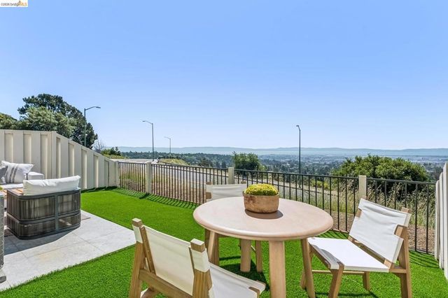 25 Graeagle, Oakland, CA 94605