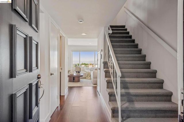 25 Graeagle, Oakland, CA 94605