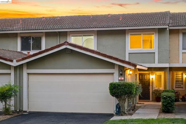 25 Graeagle, Oakland, CA 94605