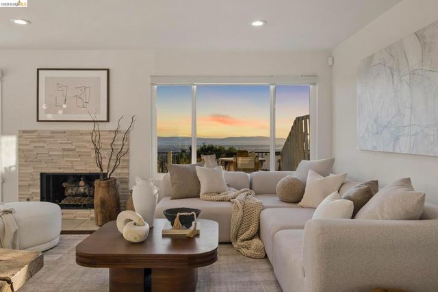 25 Graeagle, Oakland, CA 94605