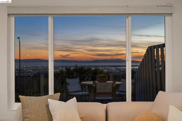 25 Graeagle, Oakland, CA 94605