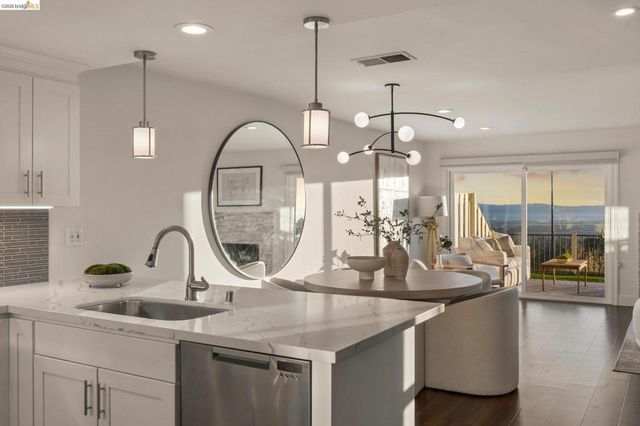 25 Graeagle, Oakland, CA 94605