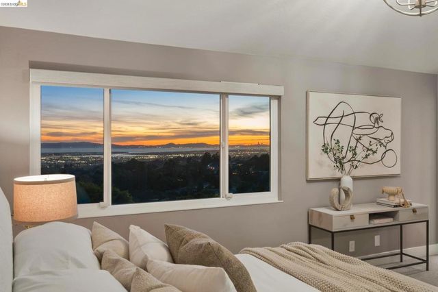 25 Graeagle, Oakland, CA 94605