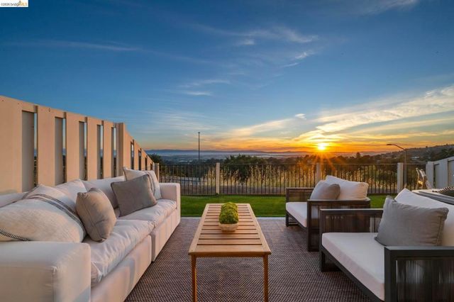 25 Graeagle, Oakland, CA 94605