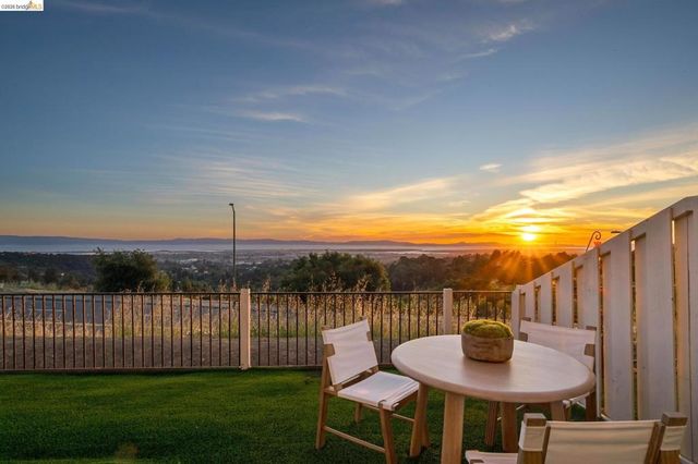 25 Graeagle, Oakland, CA 94605