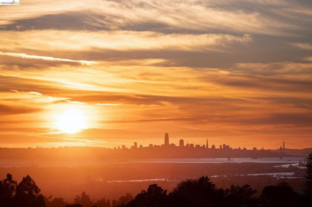 25 Graeagle, Oakland, CA 94605