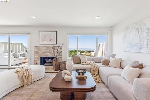 25 Graeagle, Oakland, CA 94605