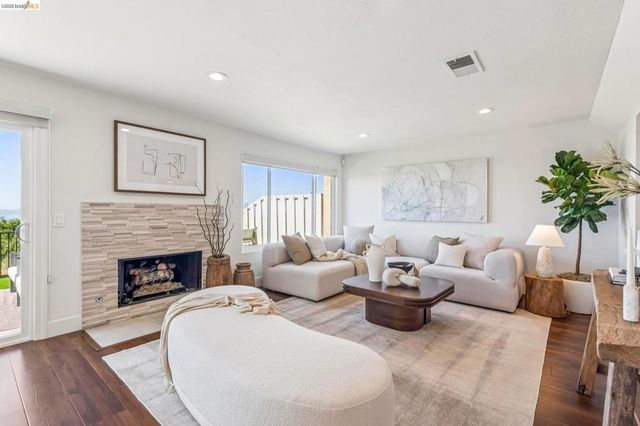 25 Graeagle, Oakland, CA 94605