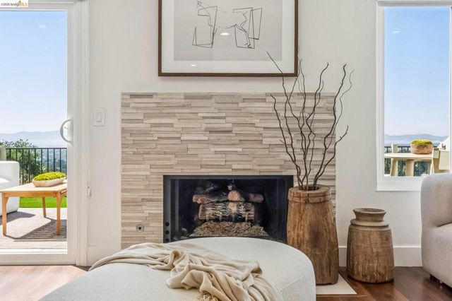 25 Graeagle, Oakland, CA 94605