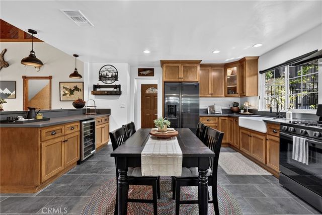 615 Grass Valley Rd, Lake Arrowhead, CA 92352