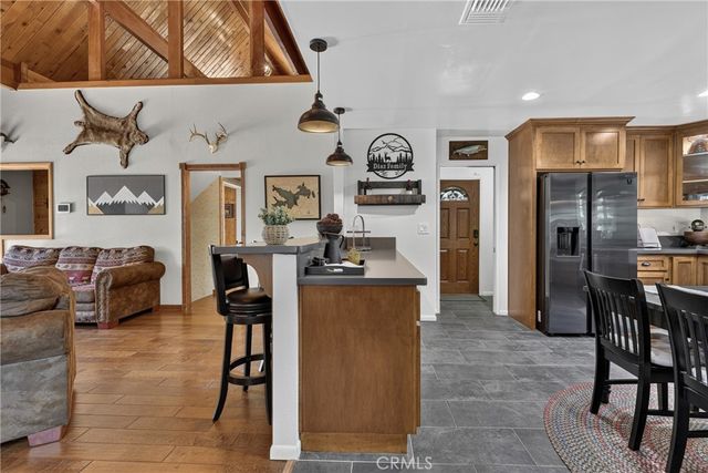 615 Grass Valley Rd, Lake Arrowhead, CA 92352