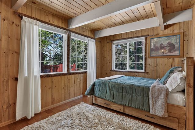 615 Grass Valley Rd, Lake Arrowhead, CA 92352