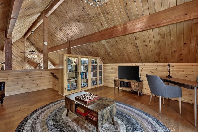 615 Grass Valley Rd, Lake Arrowhead, CA 92352