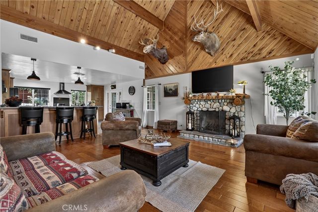615 Grass Valley Rd, Lake Arrowhead, CA 92352