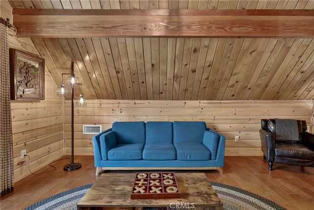 615 Grass Valley Rd, Lake Arrowhead, CA 92352