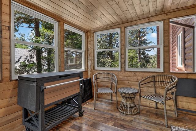 615 Grass Valley Rd, Lake Arrowhead, CA 92352
