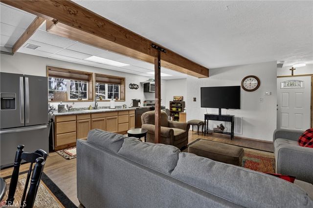615 Grass Valley Rd, Lake Arrowhead, CA 92352