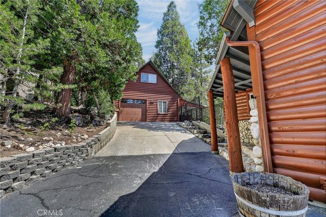 615 Grass Valley Rd, Lake Arrowhead, CA 92352