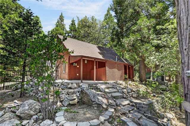 615 Grass Valley Rd, Lake Arrowhead, CA 92352