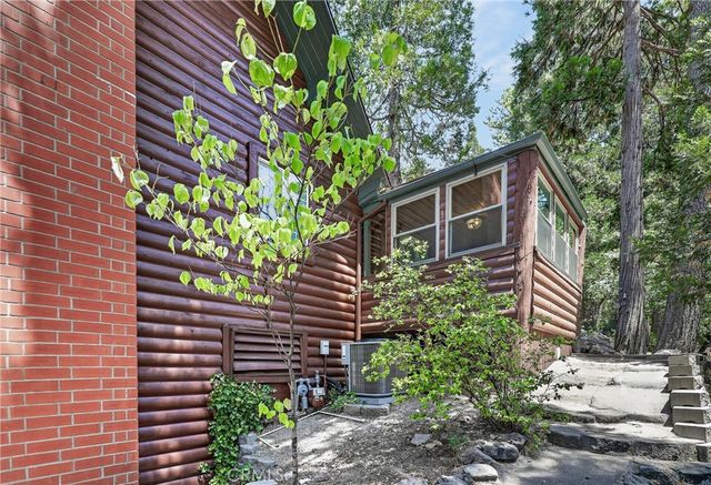 615 Grass Valley Rd, Lake Arrowhead, CA 92352