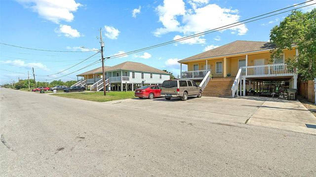 535 12th Street, San Leon, TX 77539