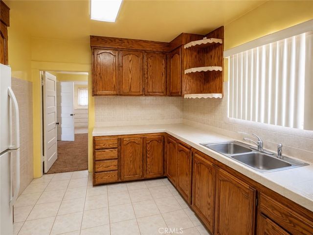 537 W 49th Place, Los Angeles, CA 90037