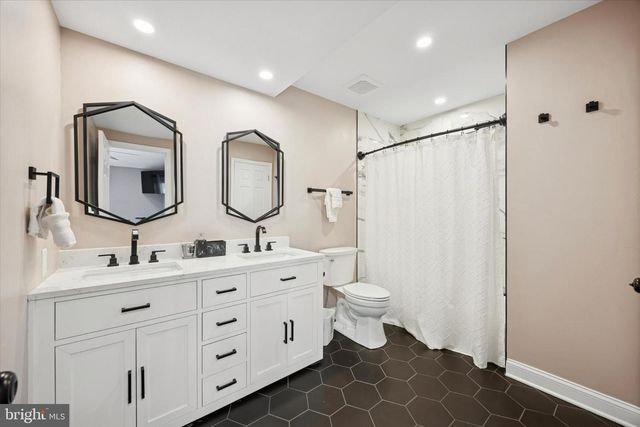 53 PAMELA CT, Levittown, PA 19057