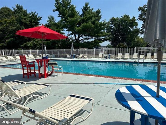 53 PAMELA CT, Levittown, PA 19057