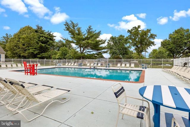 53 PAMELA CT, Levittown, PA 19057