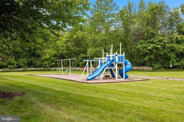 53 PAMELA CT, Levittown, PA 19057